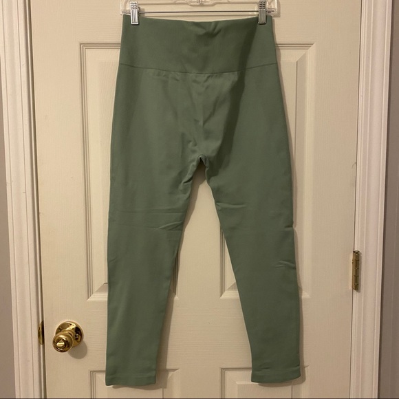 JOY LAB High-Waisted Seamless 7/8 Capri Leggings - Picture 5 of 10